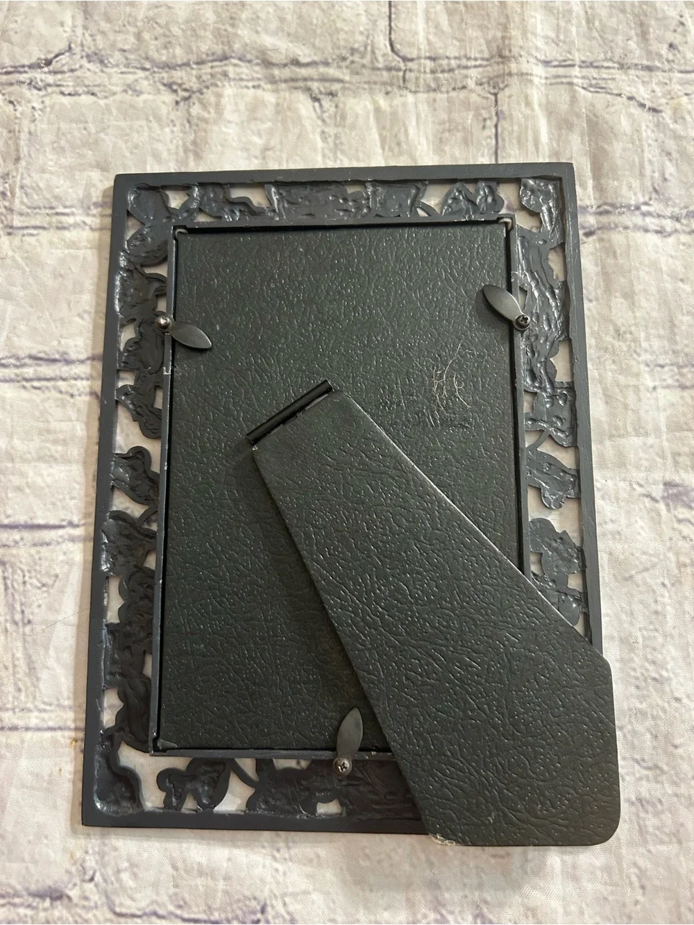 SILVER-PLATED PICTURE FRAME PHILIP WHITNEY DECORATIVE LEAF DESIGN 4”x6” STANDS